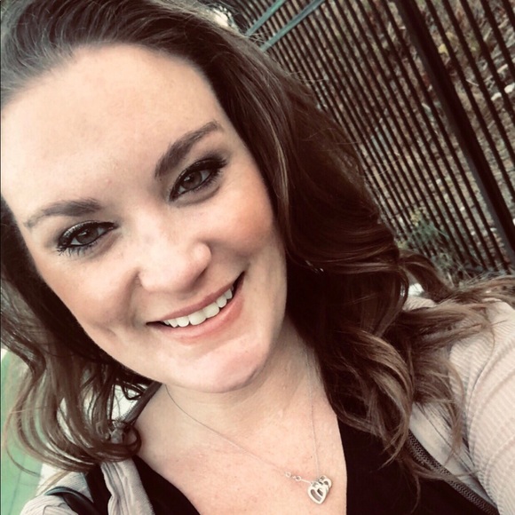 Meet your Posher, Erin - Picture 1 of 1